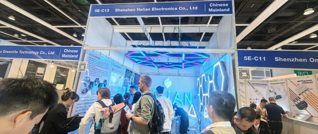 Helian Lighting Illuminates the Future at Hong Kong International Lighting Fair, Leading the New Era of Modular Lighting 10 Helian Lighting's booth attracted professional visitors from around the world-2