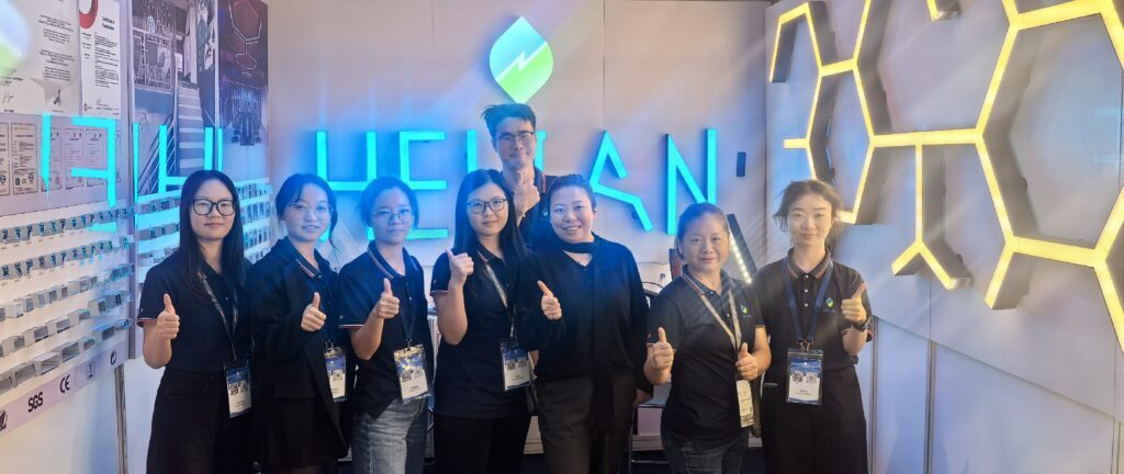 Helian Lighting Illuminates the Future at Hong Kong International Lighting Fair, Leading the New Era of Modular Lighting 17 The Helian team participating in HK-Lighting-Fair 2025-3