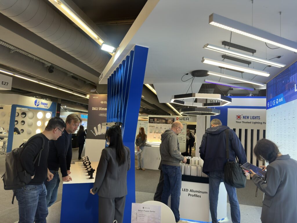 Shenzhen Helian Electronics (HLLED) Successfully Concluded Its Participation in Light + Building 2026 Frankfurt 23 The HLLED team conducts on-site exchanges with global merchants