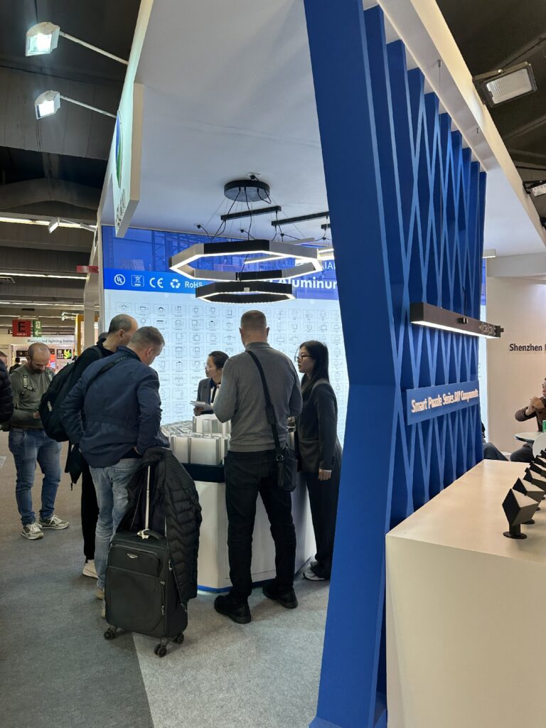 Shenzhen Helian Electronics (HLLED) Successfully Concluded Its Participation in Light + Building 2026 Frankfurt 21 The HLLED team conducts on-site exchanges with global merchants 4