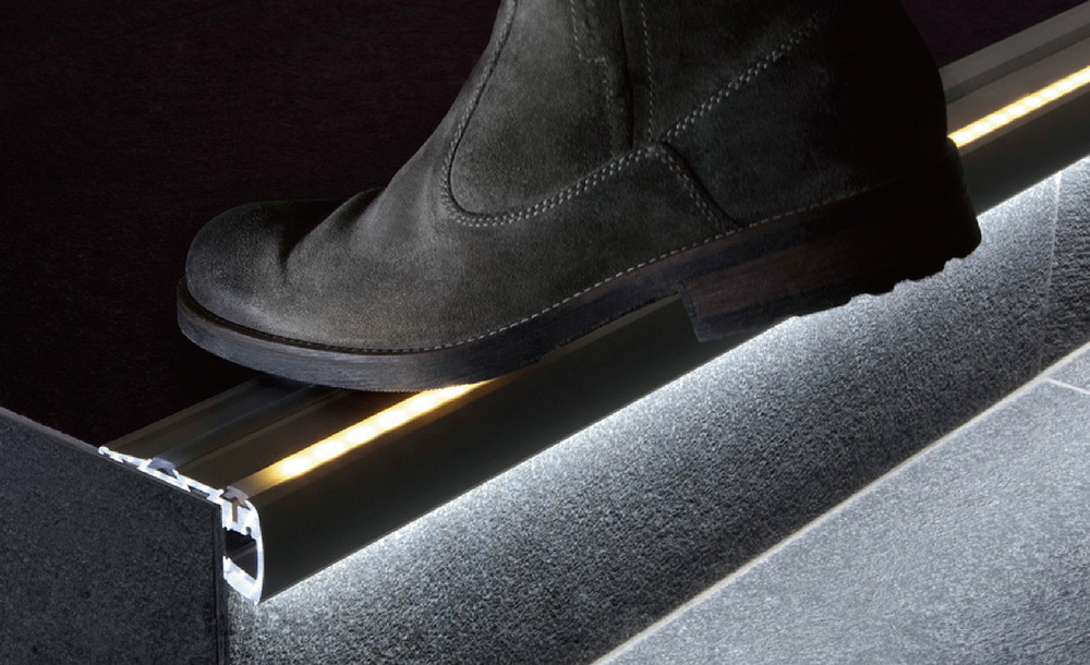 Retail linear LED profile HL-BAPL037 - installed application example